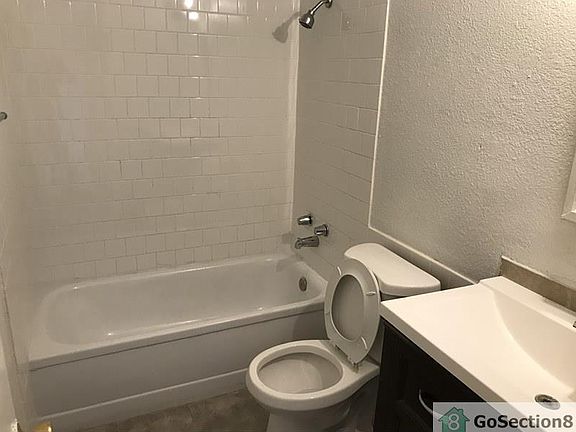 3rd image of 925 W University Ave APT 4