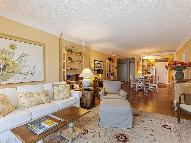 1977 Gulf Shore Blvd N #401 — Photo 8