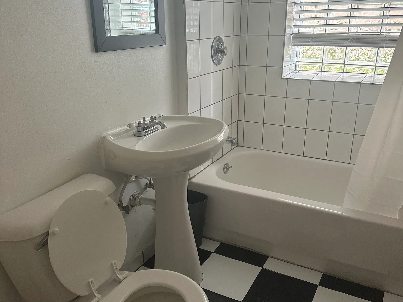 1 bed, 900 sqft, $1,785 — Photo 3
