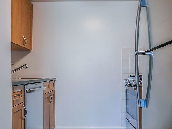 4th image of 229 Chrystie St APT 419