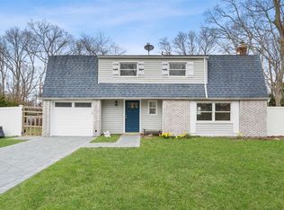 19 Hewes St, Port Jefferson Station, NY 11776