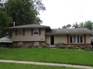 8830 Sunny Hill Dr, Clive, IA 50325