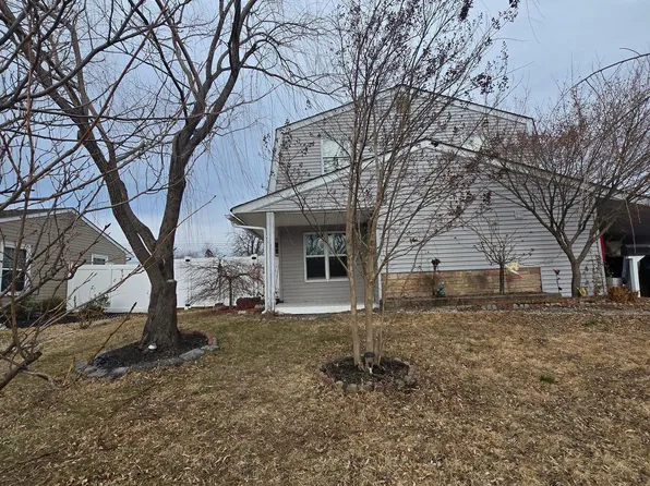 156 Crabtree Dr, Levittown, PA 19055