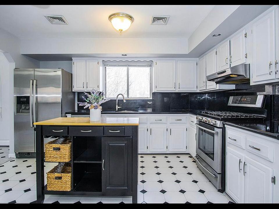 1st image of 51 Cottonwood Ct Floor 2