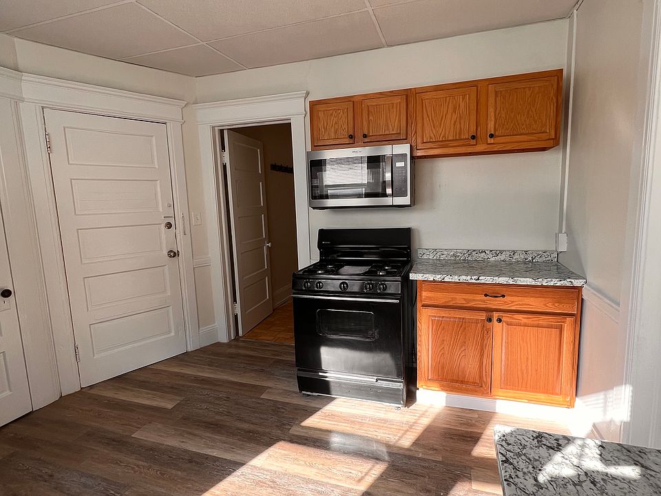 1st image of 100 Coleridge Ave #104-1/2