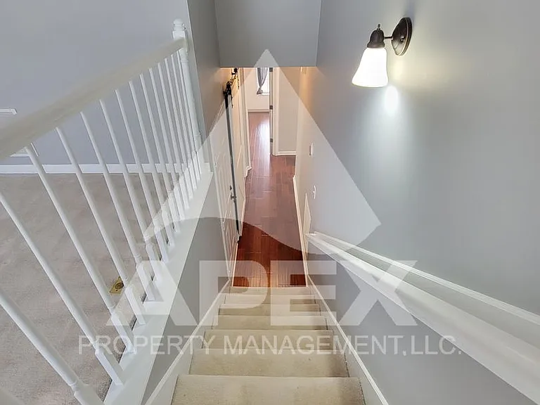 8140 Faircrest Ln — Photo 21