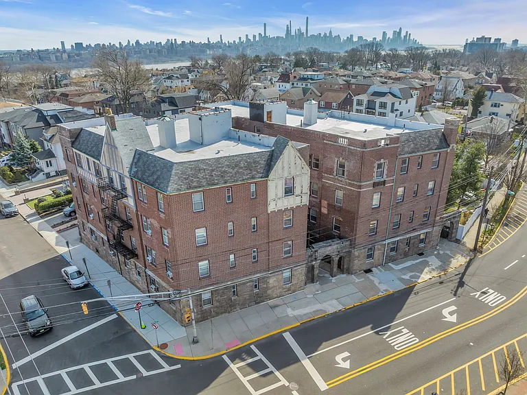 Hudson Crest - Cliffside Park — Photo 7
