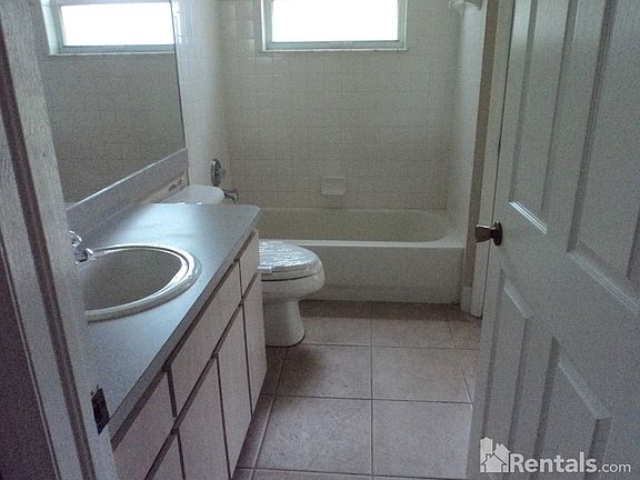 5th image of 4755 Canterbury Dr