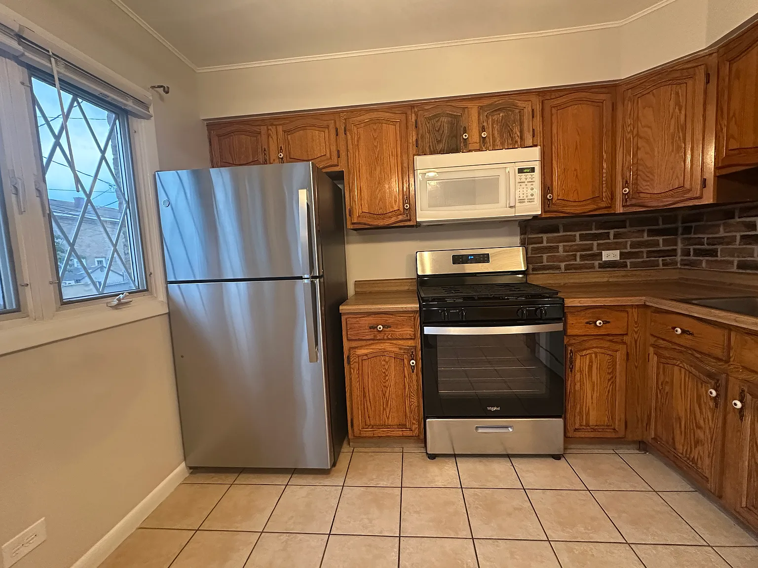 3 bed, 1.5 bath, 1188 sqft, $1,995 — Photo 3