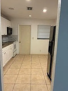 3 bed, 2.0 bath, 1973 sqft, $2,500 — Photo 4