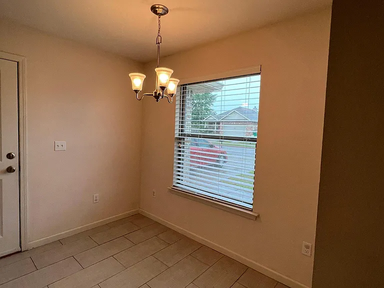 13712 Fox Hill Dr — Photo 22
