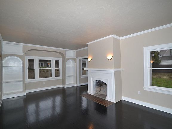 5th image of 2307 N Maroa Ave