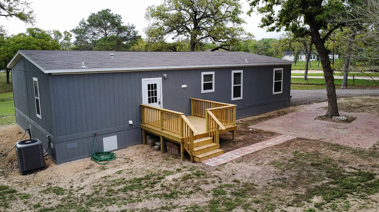 3 bed, 2.0 bath, 1577 sqft, $2,200 — Photo 3