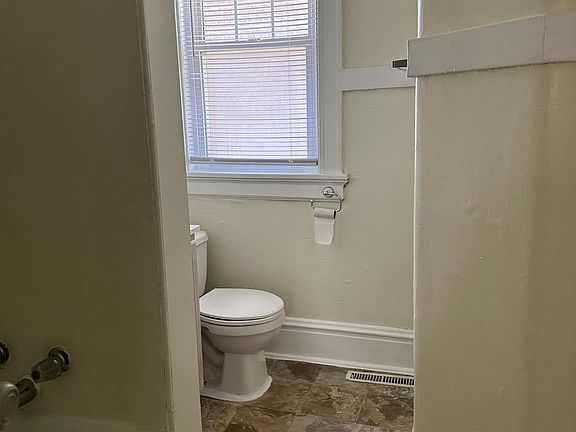 3rd image of 1424 W 10th St