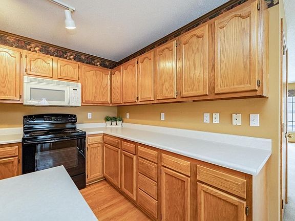4th image of 3020 English Glen Ct #A1