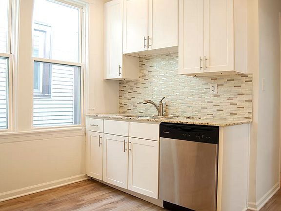 4th image of 2649 N Wayne Ave Unit 2R