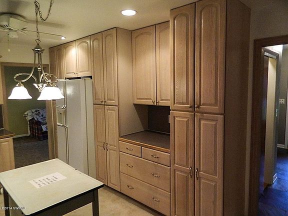 4th image of 932 Carpenter Ave NW