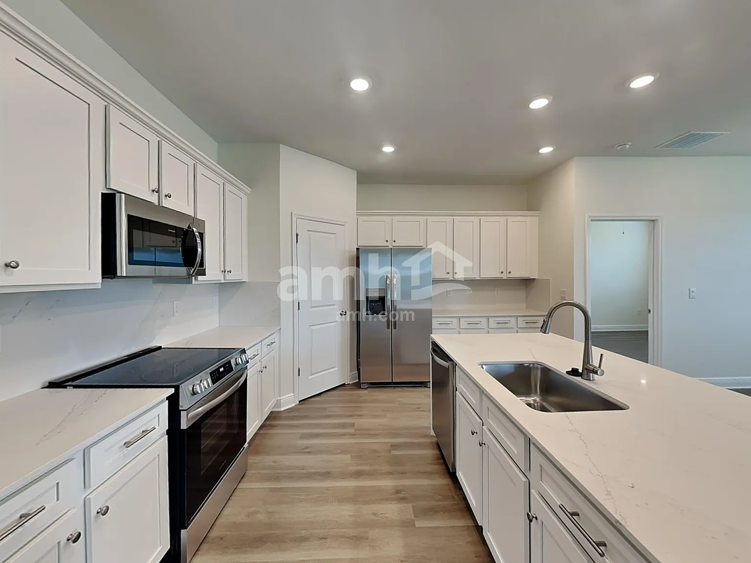 3 bed, 2.0 bath, 1700 sqft, $2,670 — Photo 3
