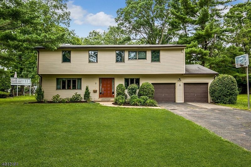 1st image of 7 Bunyan Dr