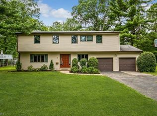 7 Bunyan Dr, Livingston, NJ 07039