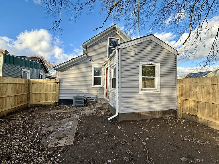 222 Clover St — Photo 2