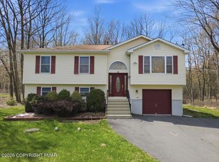 825 Clearview Dr, Long Pond, PA 18334