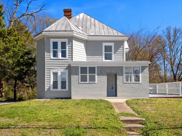 614 S Main St, Farmville, VA 23901