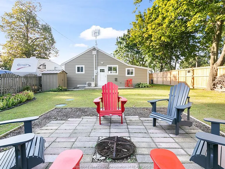 864 Lawrence Dr — Photo 29