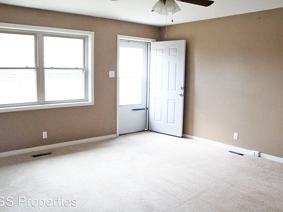 3rd image of 528 W Wheeler St #B