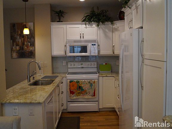 3rd image of 1011 W Horatio St APT A