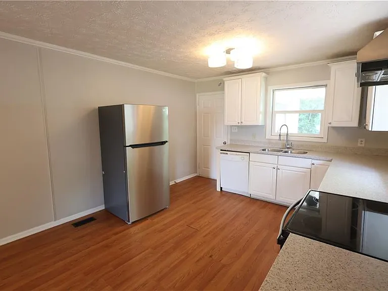 615 S Jefferson St SE — Photo 7