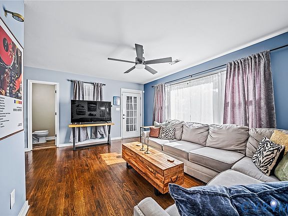 4th image of 3304 Carlton Rd