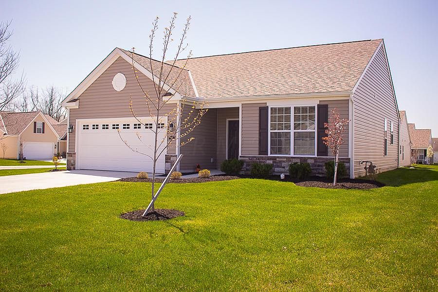 1st image of 153 E Broadstone Cres