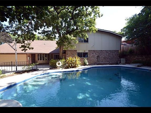 3rd image of 4605 Woodland Park Blvd