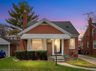 19131 Chester St, Grosse Pointe, MI 48236
