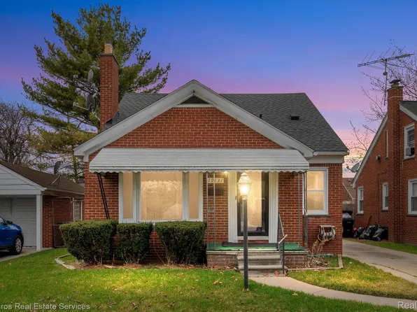 19131 Chester St, Grosse Pointe, MI 48236