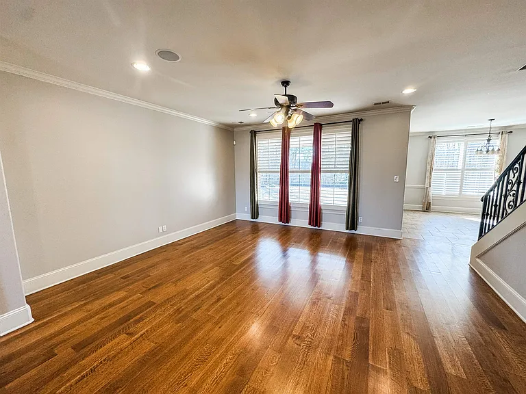 713 Briston Ln — Photo 4