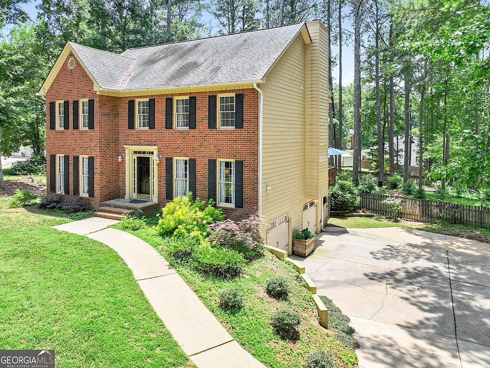 1st image of 120 Creekwood Trl