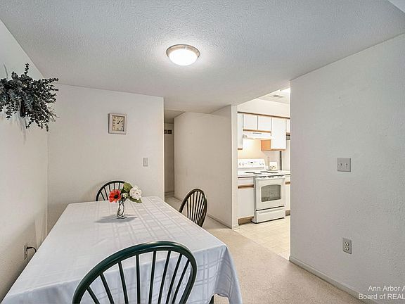 4th image of 1294 Heatherwood Ln