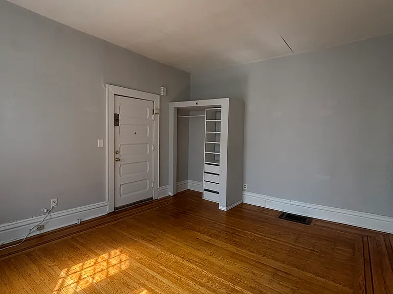 2413 Dupont Ave S #2 — Photo 9