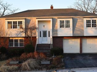 4 Leeward Cv #2, Bayville, NY 11709