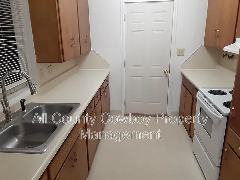 707 S 23rd St — Photo 3
