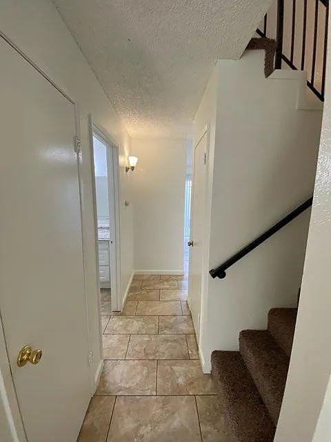 2 bed, 1000 sqft, $1,350 — Photo 4