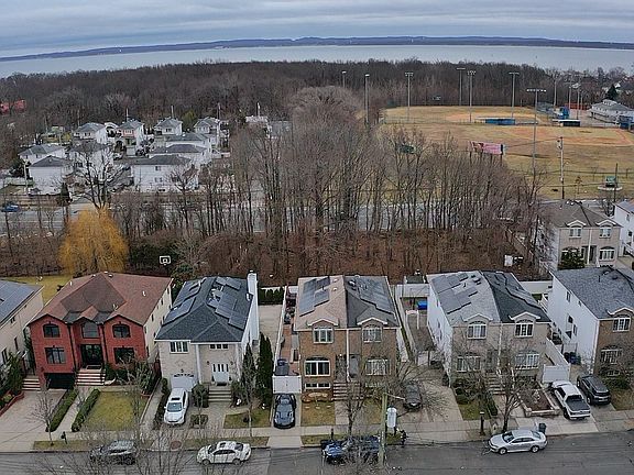 5th image of 126 Camden Ave