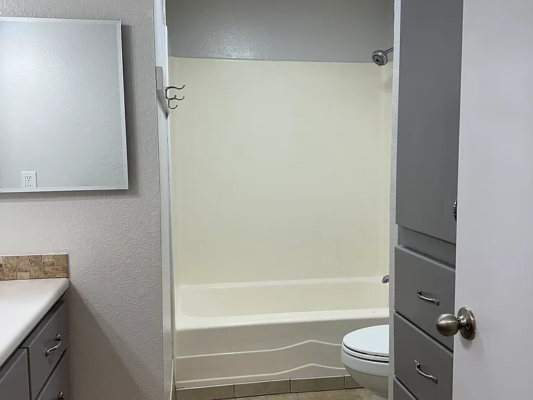215 Brandywine Ct — Photo 14