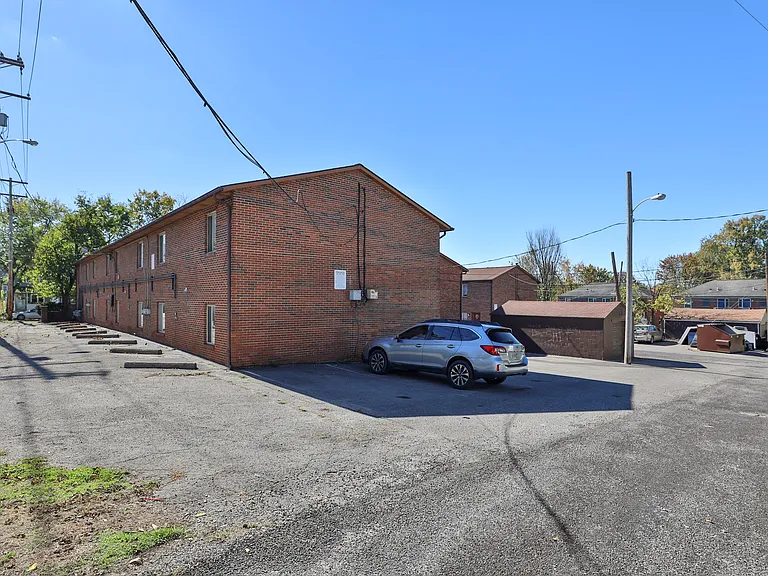 194 E Duncan St — Photo 27