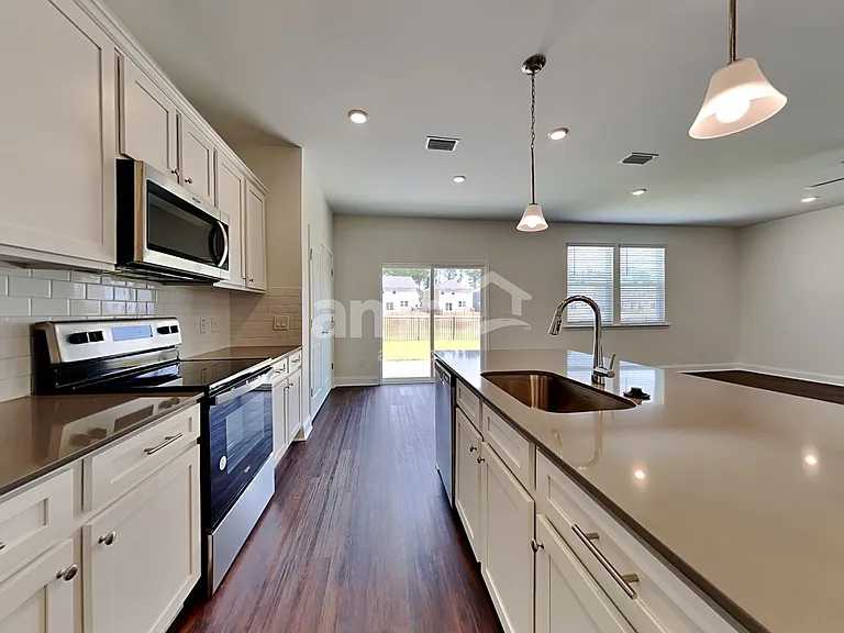 538 Plumeria Ln — Photo 3