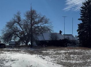 7371 Dodge Rd, Hemingford, NE 69348