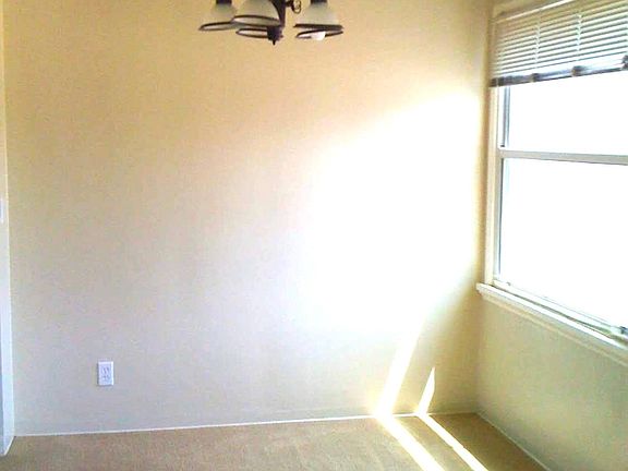 3rd image of 541 1/2 W Elm Ave #541-1/2
