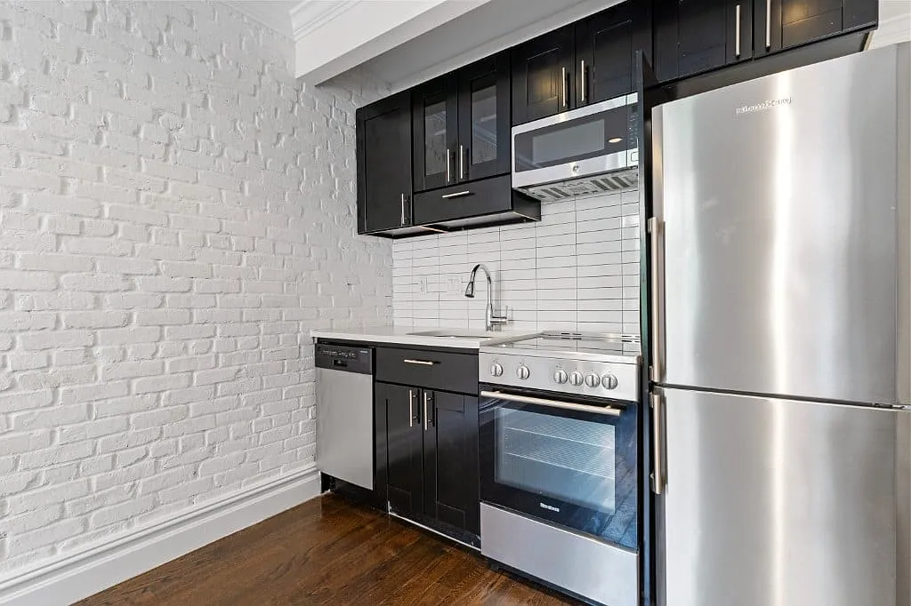 402 East 12th Street — Photo 2